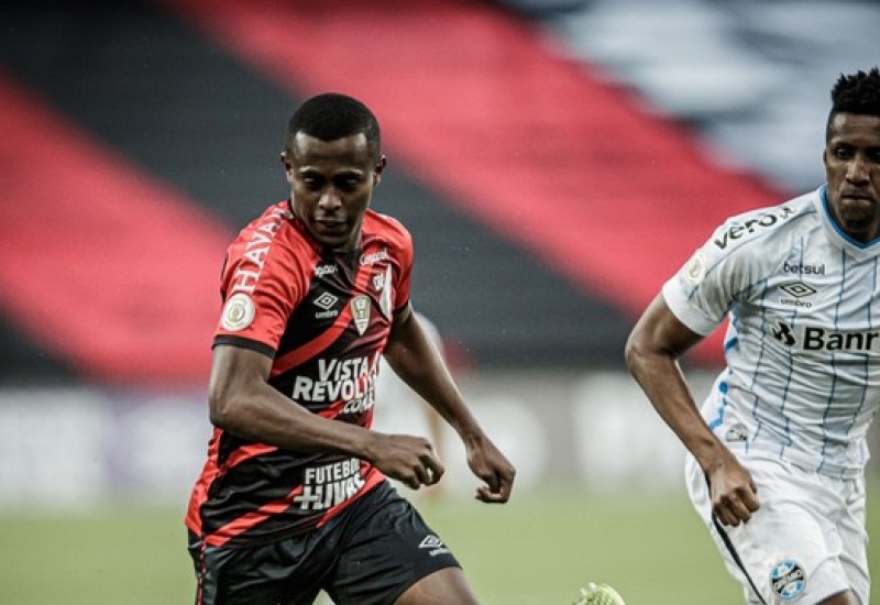 No primeiro dos três confrontos contra os times do rodapé da tabela, Grêmio venceu de virada