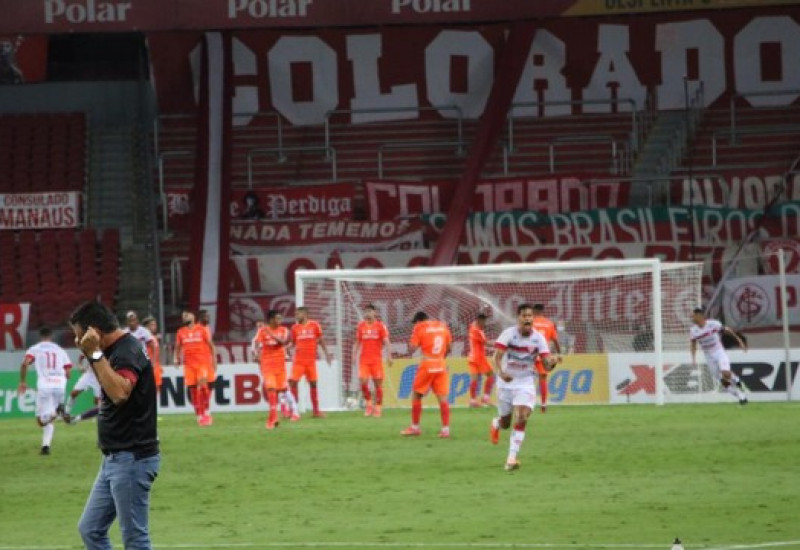 Inter perde a invencibilidade nos acréscimos com um gol contra