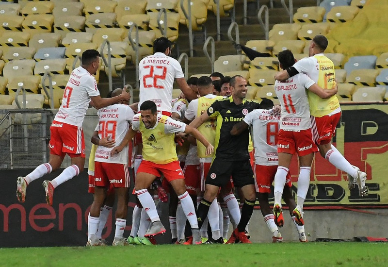 Jogadores do Inter comemoram goleada sobre o Flamengo — Foto: Alexandre Durão