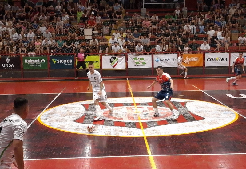 Duelo entre São Miguel e Correia Pinto agora vale vaga à final da Série Ouro (Foto: Stenio Wathier/JRTV)