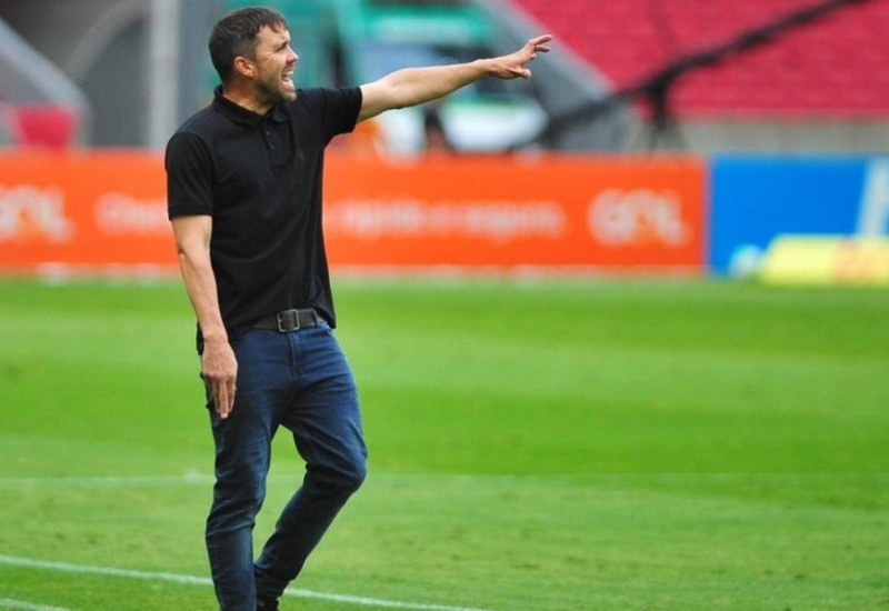 Inter ainda tenta a permanência do treinador, mas oferta é tentadora