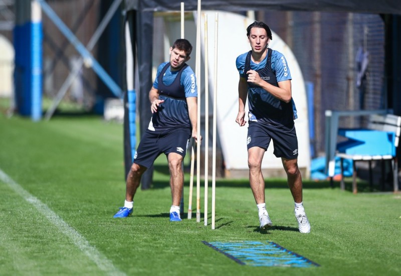 Dupla de zagueiros desfalca o Grêmio hoje e no Grenal de sábado