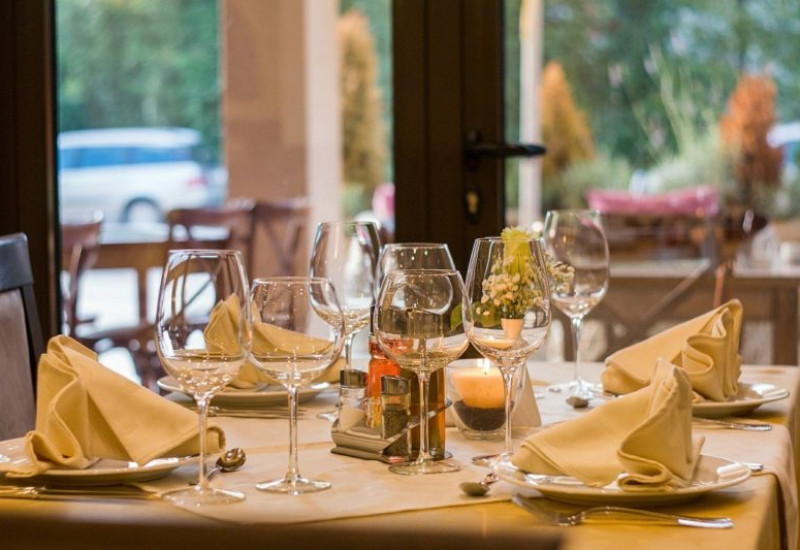 Bares e restaurantes acumulam prejuízos com a pandemia. Vários não resistiram à crise