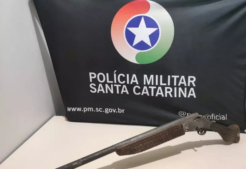 Pai é preso após agredir filha, a criança estava desacordada quando os bombeiros chegaram. Foto: Polícia Militar/Reprodução