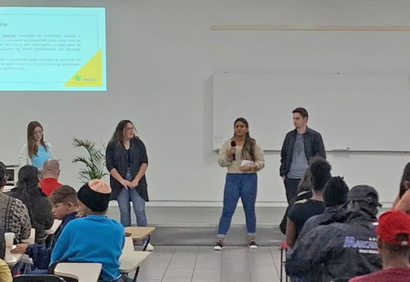 Palestras foram ministradas por acadêmicos, sob a supervisão de professores do curso de Direito. Foto: Divulgação/Unoesc