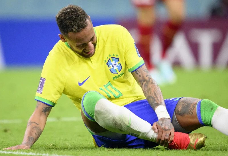 Camisa 10 da seleção sofreu lesão no tornozelo (Foto: AFP)