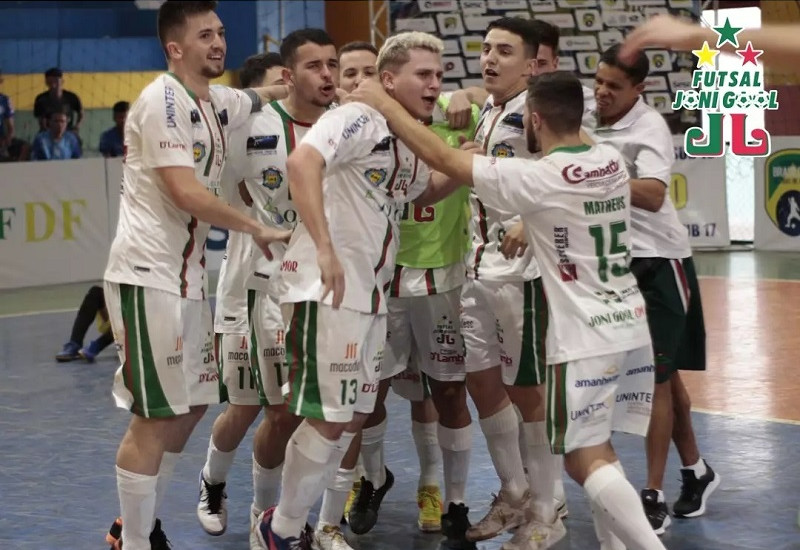 A conquista da vaga à final foi bastante comemorada pelo time de São Miguel do Oeste (Foto: Joni Gool/Divulgação)