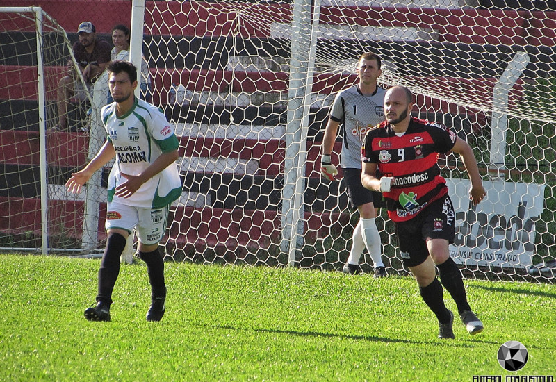 PREOCUPAÇÃO: Roger, com lesão no ombro, passa a ser dúvida para o jogo de ida da fase final