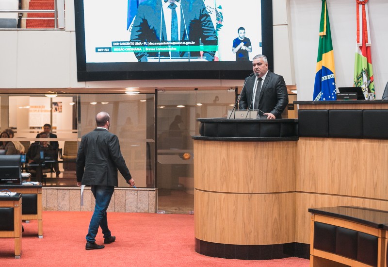 Deputado Sargento Lima na tribuna FOTO: Bruno Collaço / AGÊNCIA AL