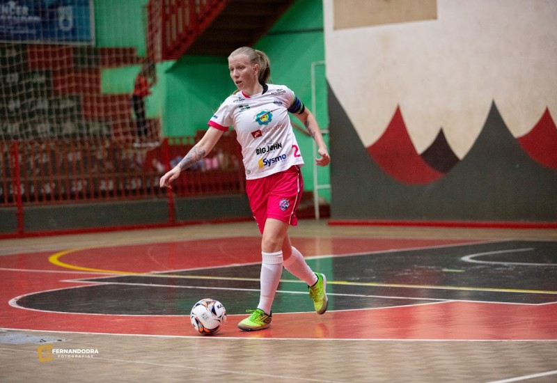 A capitã Ane deixou sua marca na rede adversária (Foto: Fernandodra.com)