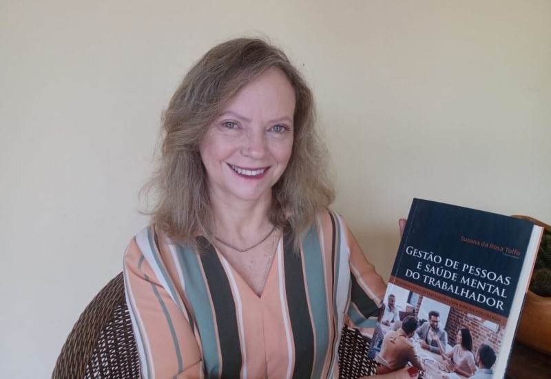 Professora aposentada Suzana da Rosa Tolfo mantém o compromisso de ensinar seus alunos