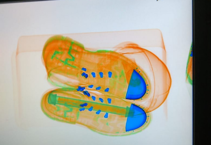 Passageiro levava explosivo em um tubo de pvc dentro de um calçado