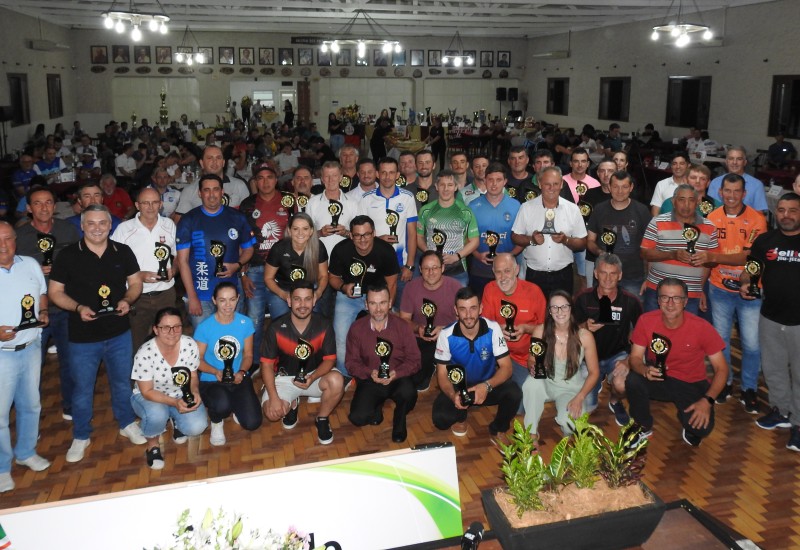 Desportistas e entidades homenageadas em 2022 (Foto: ASCOM/Prefeitura)