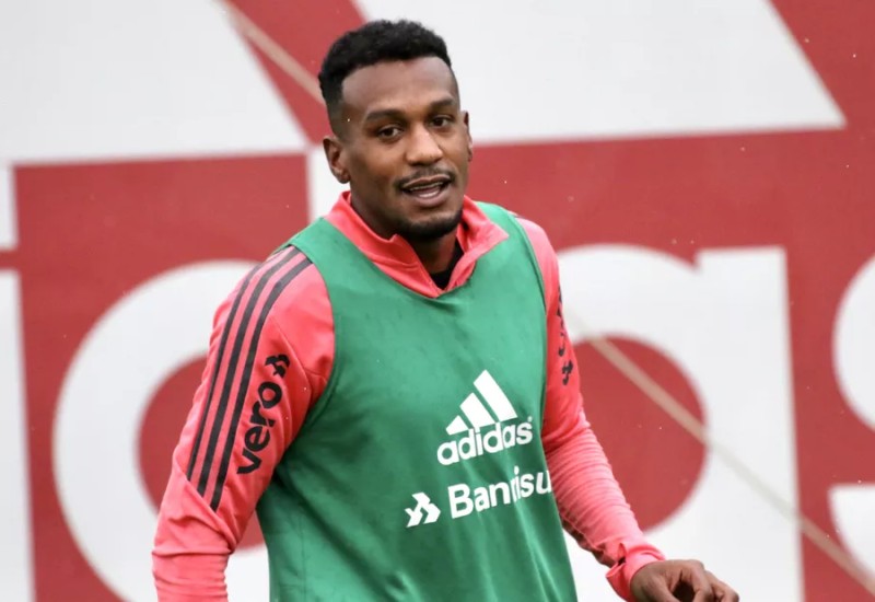 Edenilson desfalca o Inter — Foto: Tomás Hammes