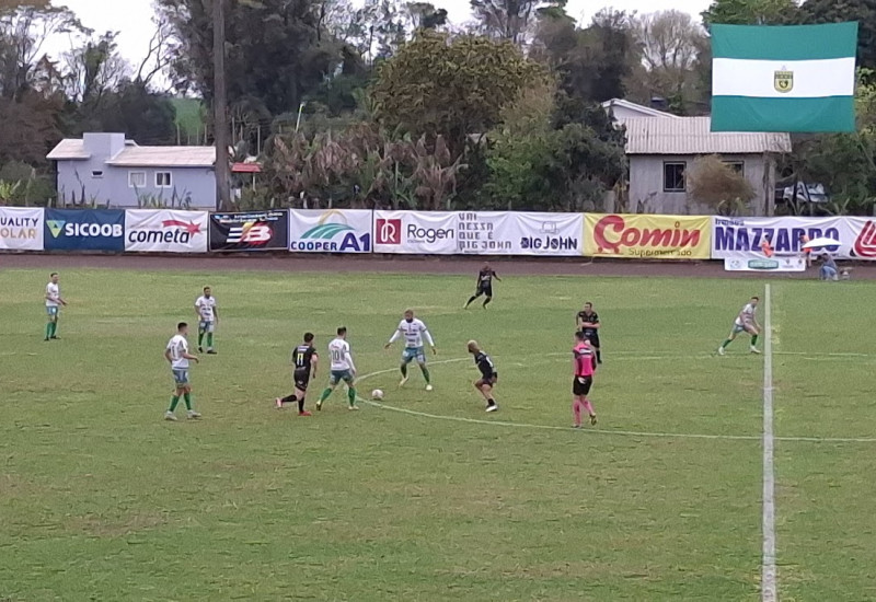 Tudo igual na decisão da Fase Oeste do Estadual de Amadores (Foto: Stenio wathier/JRTV)