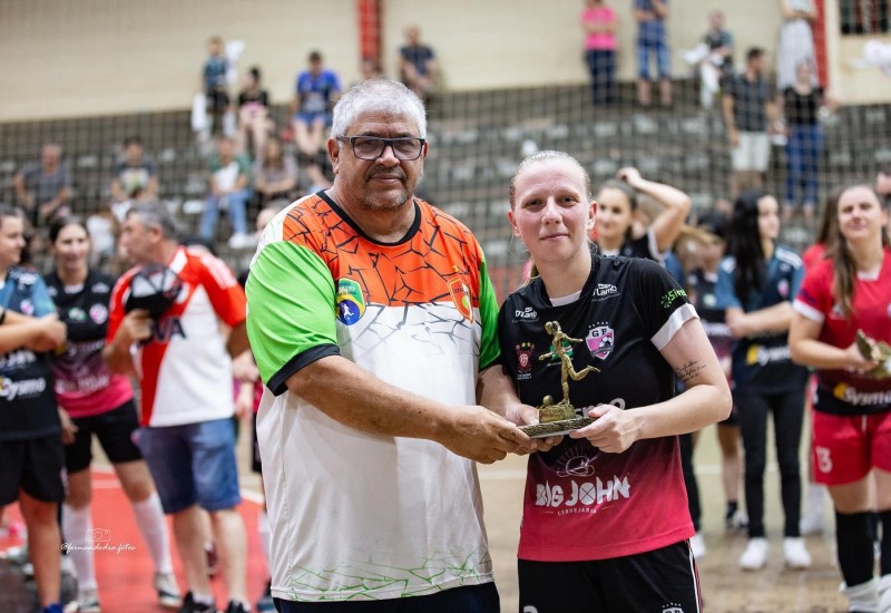 Com outra grande exibição e dois golaços, Ane foi destaque na vitória em Serra Alta (Foto: Arquivo/Gol de Bico)