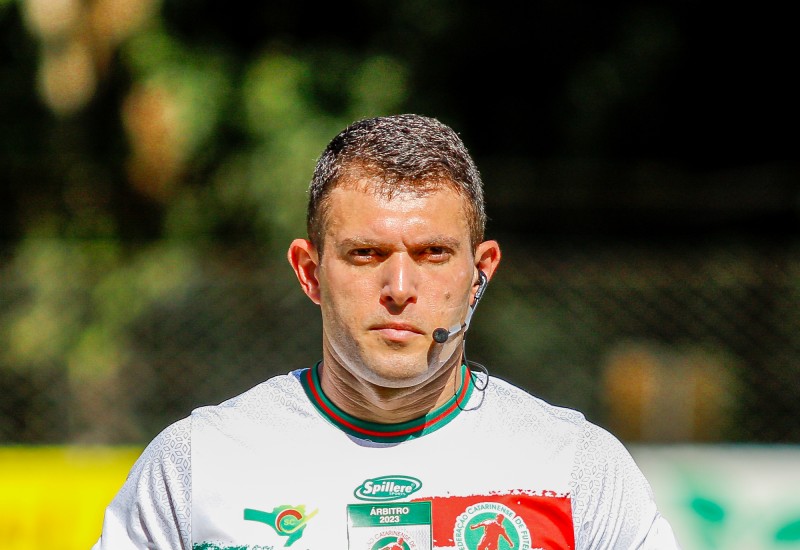 Dioneglei Viana, de Chapecó, apita CRM e Guarani em Maravilha (Foto: Arquivo/divulgação)