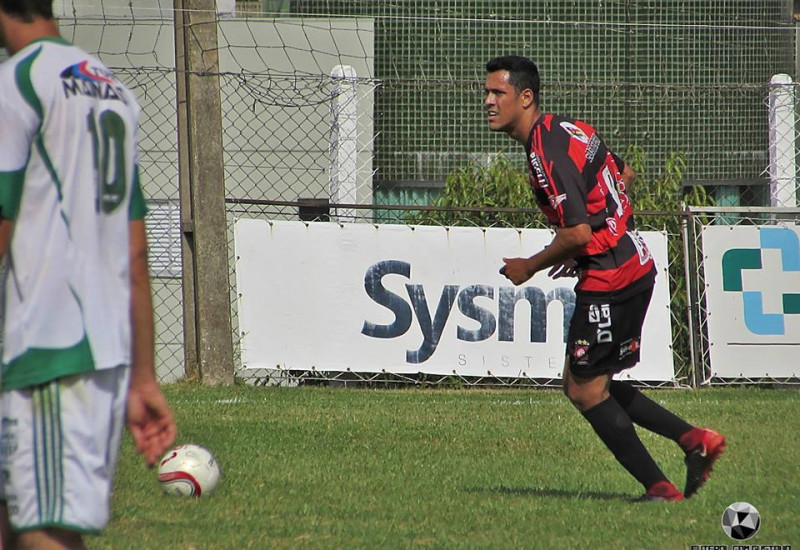 Leo Barreto deve ser a novidade no meio de campo do Guarani para enfrentar o Ginástica