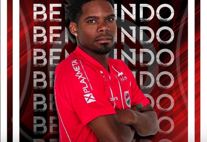 Após inúmeras tentativas, finalmente Santos vai vestir a camisa do Guarani (Foto: Guarani/Divulgação)