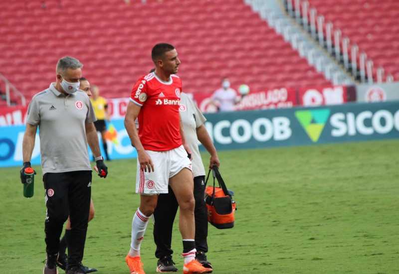 Goleador colorado teve confirmada lesão muscular na panturrilha (Foto: Tomás Hammes/ge)