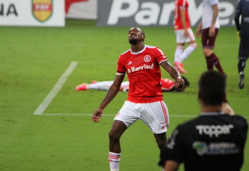 Edenilson entrou no segundo tempo e fez a diferença mais uma vez