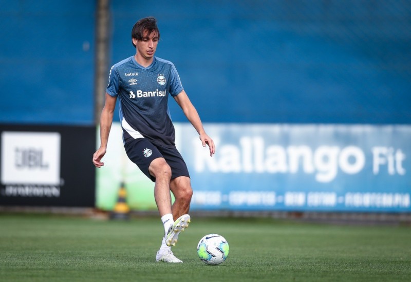 Geromel retorna a zaga no confronto que vale vaga às quartas de final da CB