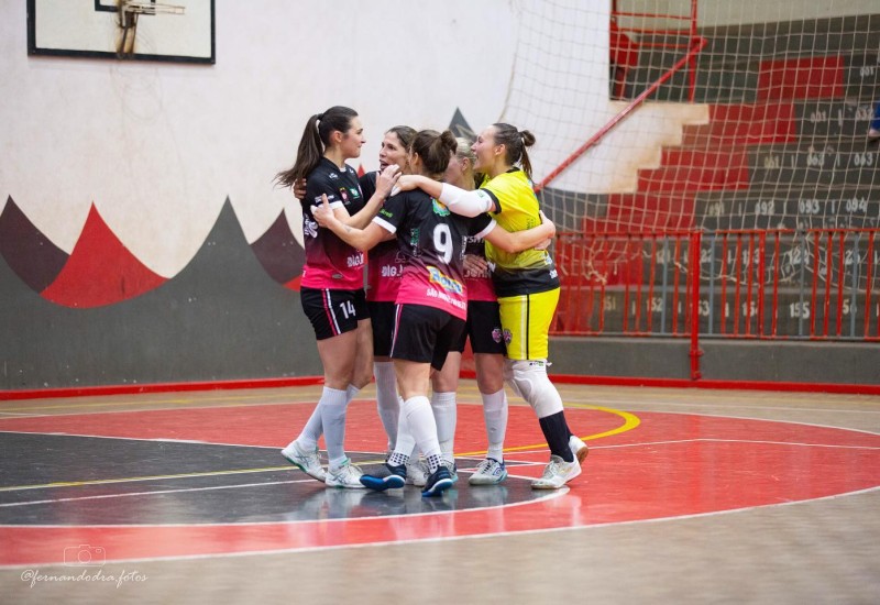 Hoje é dioa de torcer pelas meninas do Gol de Bico (Foto: Divulgação)