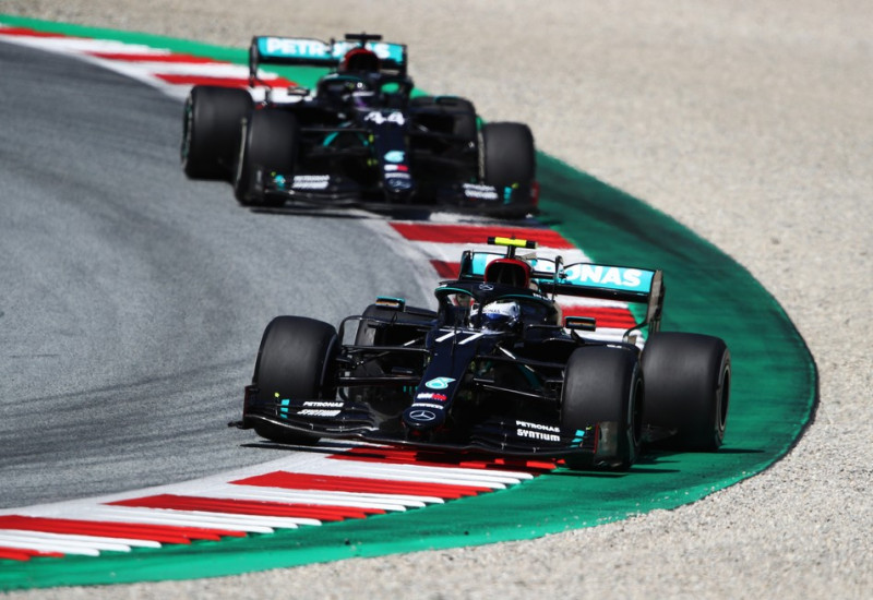 A Fórmula 1 começou 2020 como terminou a temporada passada, com as Mercedes sobrando na pista