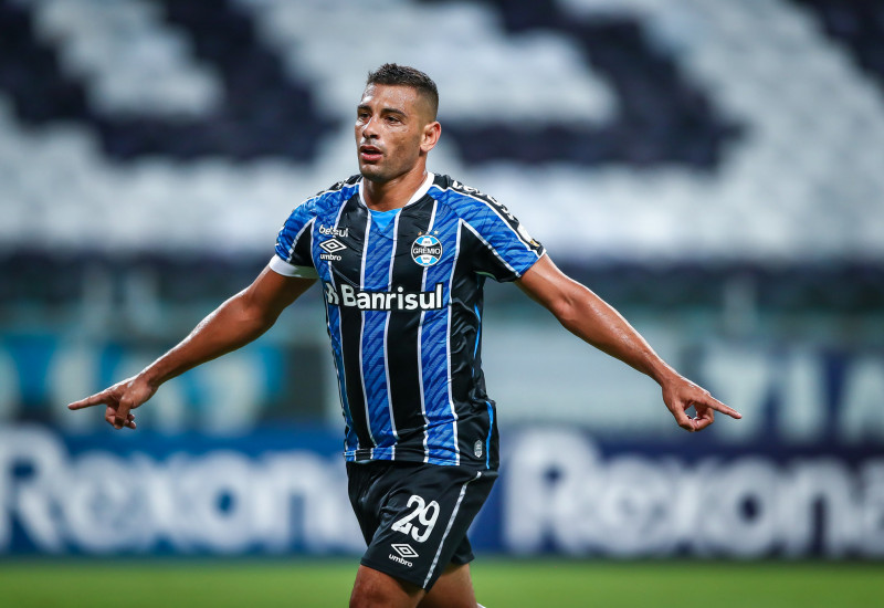 Diego Souza marcou três gols na vitória do GRêmio na Libertadores