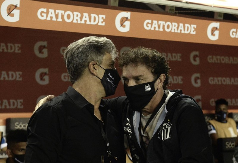 Cuca deu um nó tático no time de Renato