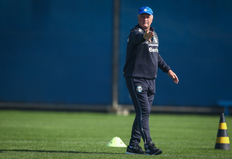 Felipão diz que o Grêmio precisa engatar uma sequência de vitórias para fugir da zona de degola (Foto: Lucas Uebel/Grêmio)