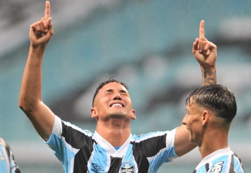 De boa atuação, Jonatha Robert marcou um dos gols da vitória tricolor | Foto: Mauro Schaeffer
