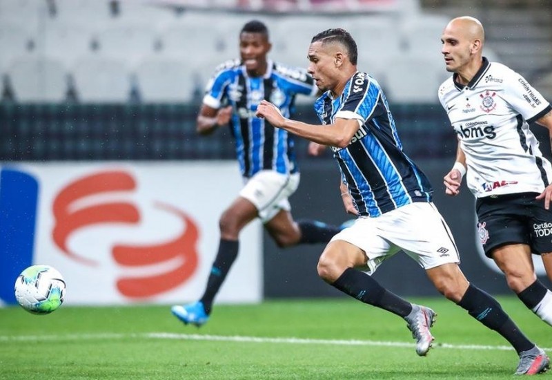 Grêmio sufocou o Corinthians, mas não conseguiu o gol da vitória