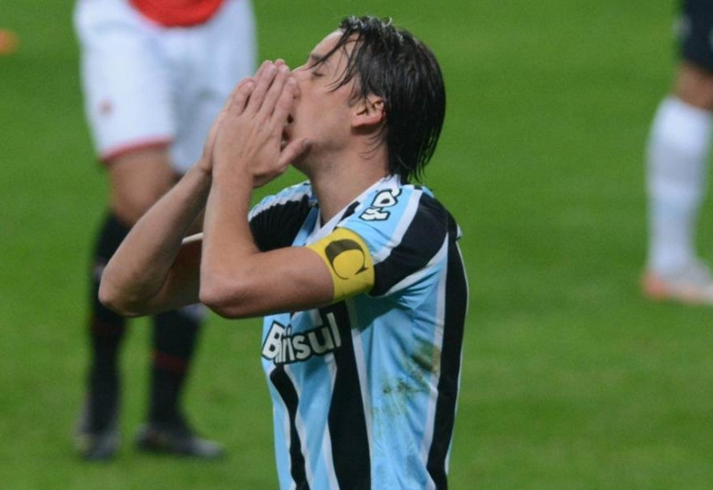 Capitão Geromel inconformado com situação tricolor  Foto: Ricardo Giusti