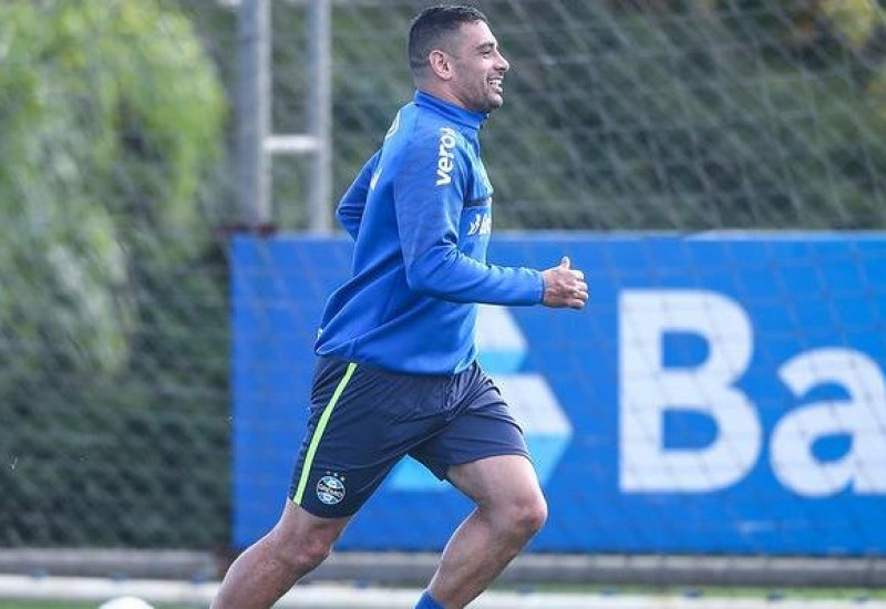 Diego Souza é a esperança de gol gremista diante do Flu (Foto: Lucas Uebel / Grêmio )