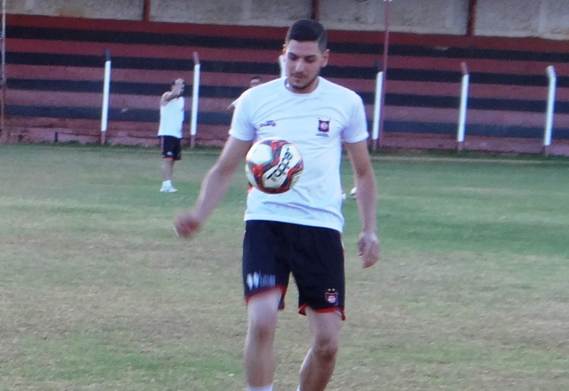 Alex, jovem zagueiro do Guarani (Foto: Guarani/Divulgação)