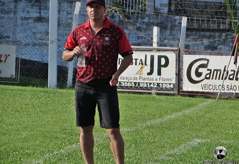 Na atividade de hoje, Aty deve definir o time para domingo  (Foto: Gustavo Probst)