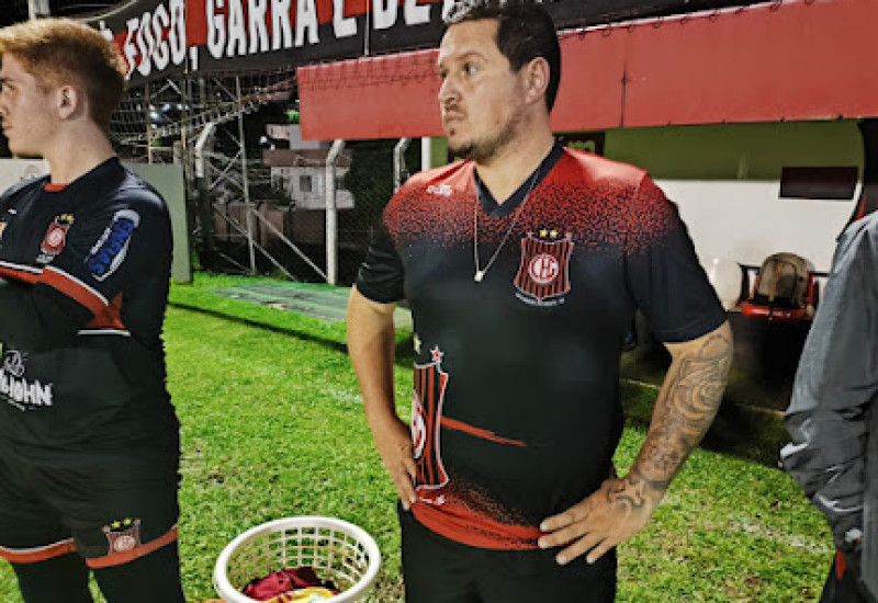 Para o técnico Teixeira, o Grêmio Tunense valorizou muito a vitória do Guarani (Foto: Sergio Wathier)