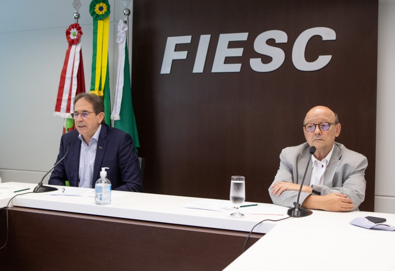 Mario Cezar Aguiar (esq) e Egídio Martorano apresentaram a Agenda de Infraestrutura da FIESC. Foto: Filipe Scotti