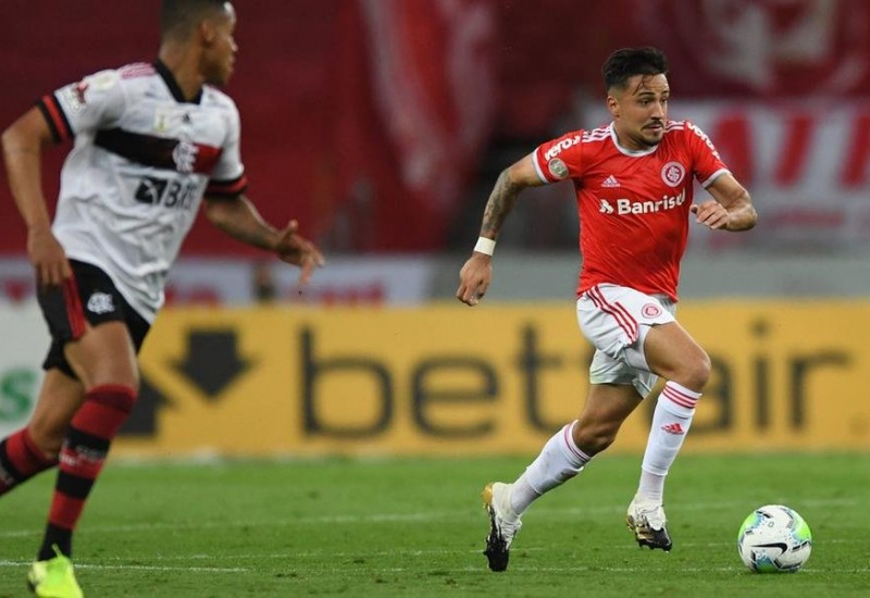 Heitor teve mais uma boa atuação na lateral direita colorada