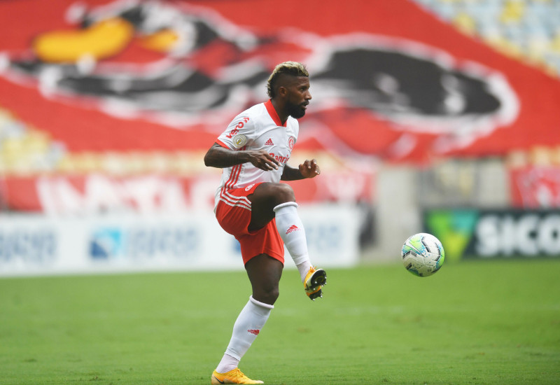 Expulsão de Rodinei, que contou com a ajuda de um agropecuarista para estar em campo, prejudicou muito o Inter