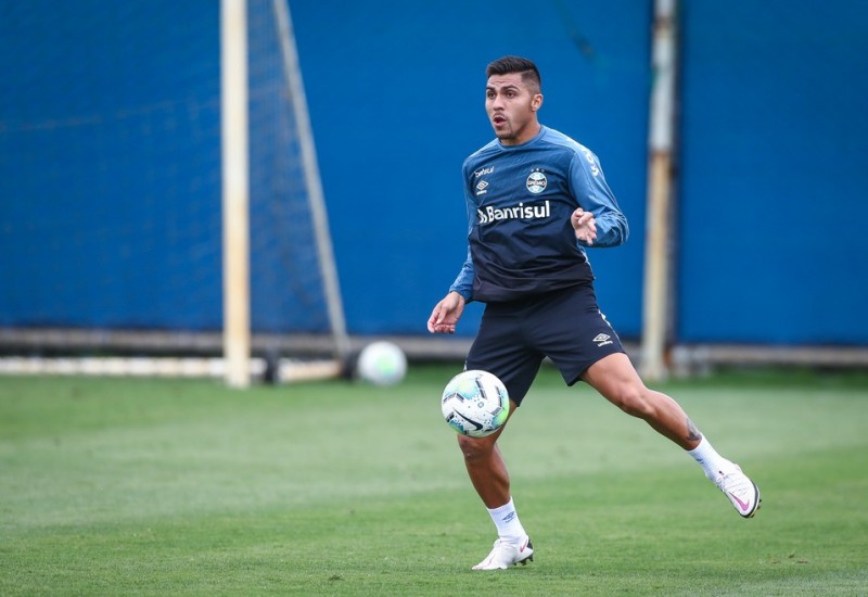 Pinares deve entrar como titular no jogo de hoje contra o Vasco, na Arena