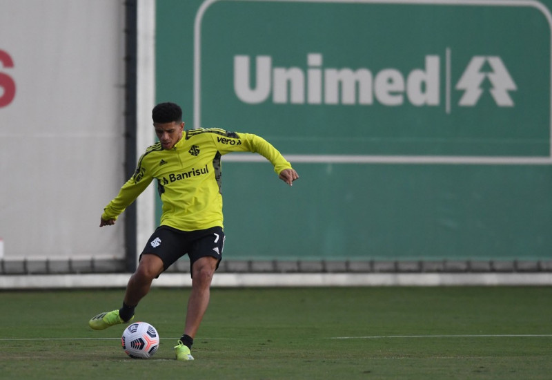 Colorados eufóricos com o retorno de Taison