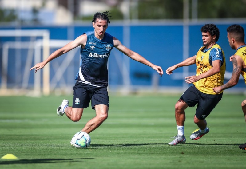 Geromel volta à zaga titular tricolor