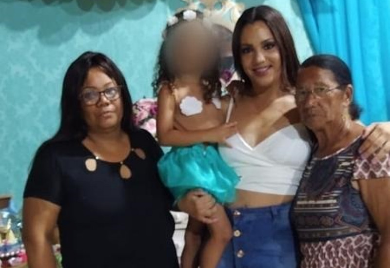 Marina Angélica Reversi (centro) perdeu, em dez dias, o irmão, a avó (à dir.) e a mãe (à esq.), vítimas do novo coronavírus