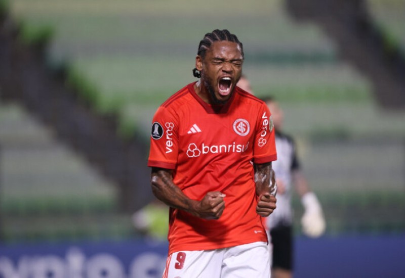 Luiz Adriano: Dois gols e uma assistência (Crédito: Ricardo Duarte / SC Internacional)