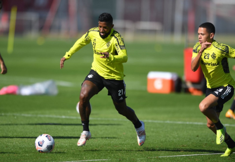 Após recuperar-se de lesão, Rodinei retorna ao time titular contra a Olímpia