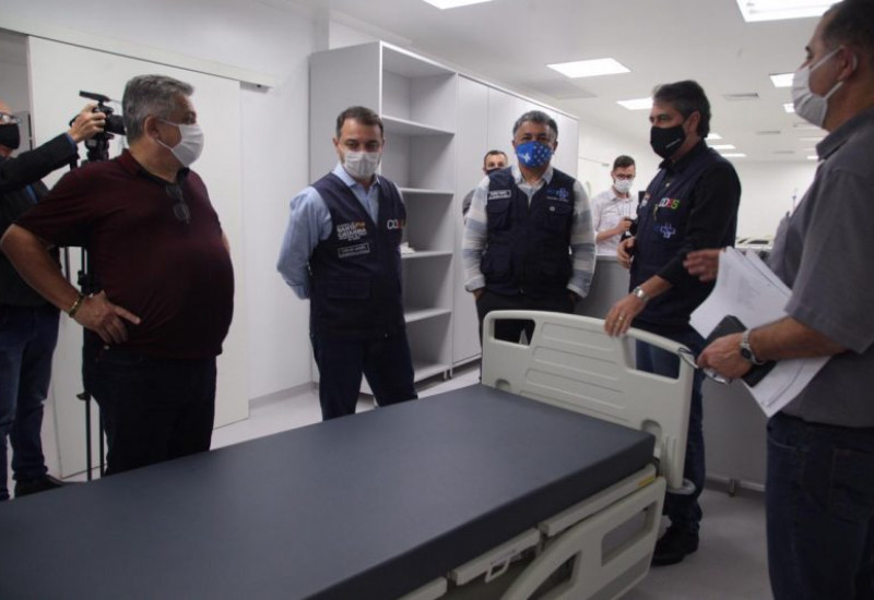 Governador Carlos Moisés (C) deve voltar a conversar com os prefeitos nesta terça (9) – Foto: Divulgação/Prefeitura de Chapecó/ND