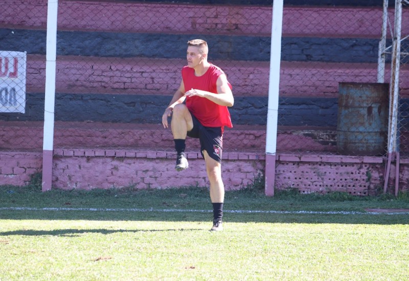 Zagueiro Felipe Uczai, segurança na zaga bugrina (Foto: Luis Bataglin/Guarani)