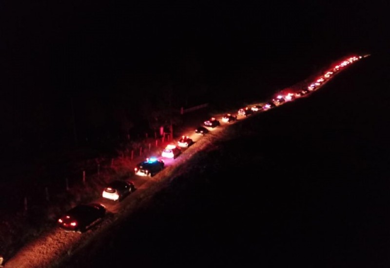 Mais de 50 viaturas foram utilizadas pela polícia durante a operação. (Foto: Divulgação / Polícia)